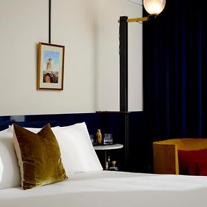 Haya King Balcony Guestroom